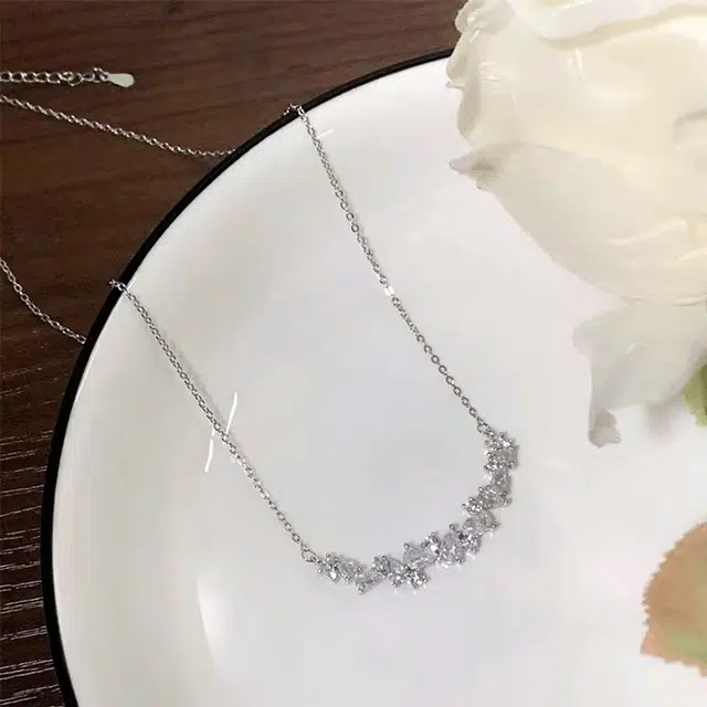 克兰茜 紫藤花 轻奢森系花卉冷淡风高级感甜酷闪耀银河 在逃公主 日常百搭 女生 女友 纪念日周年送礼礼盒 铜 项链 女款