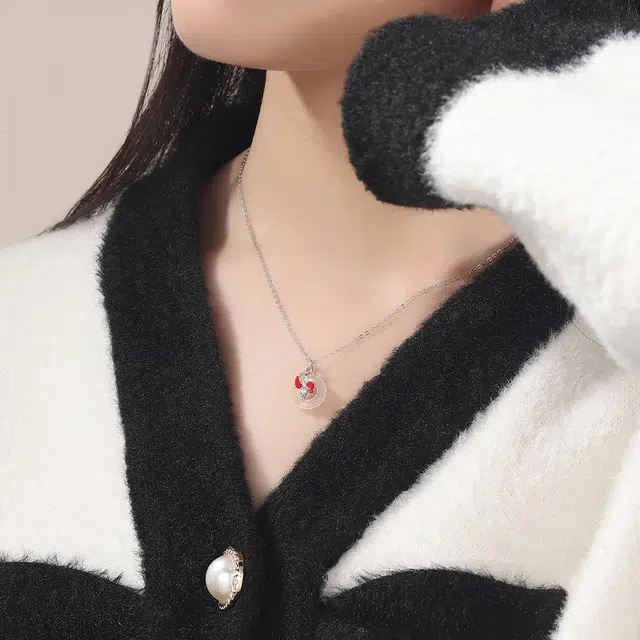 925