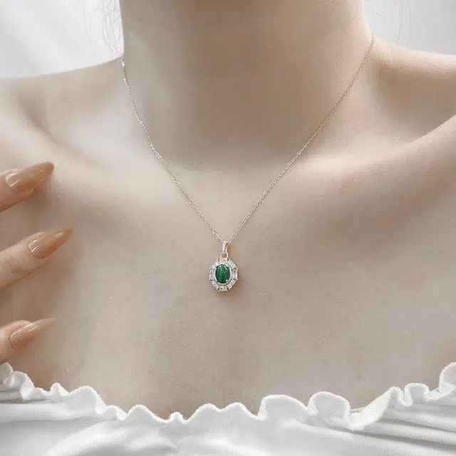 925