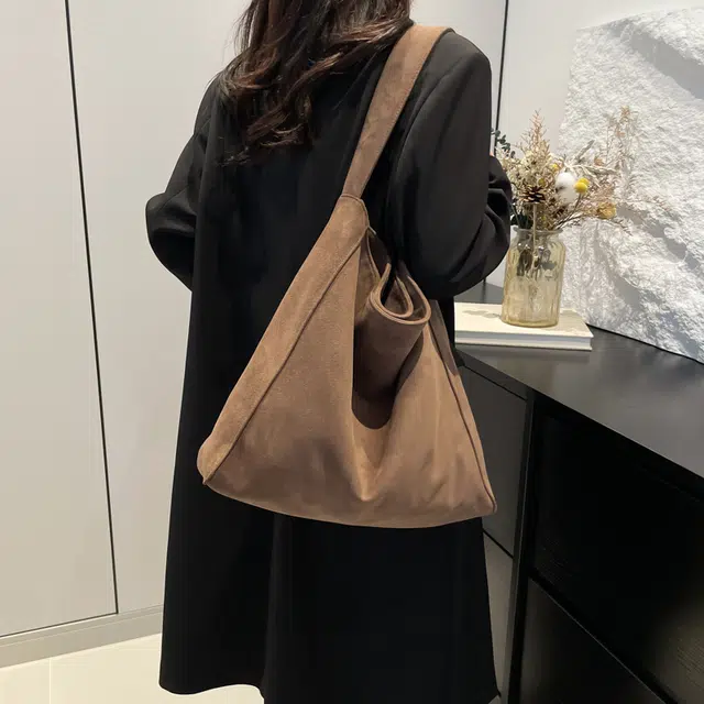 草丛喵喵喵 美拉德秋冬风时尚百搭简约设计小众复古大容量日常通勤 合成革 托特单肩包 女款 棕色/咖色
