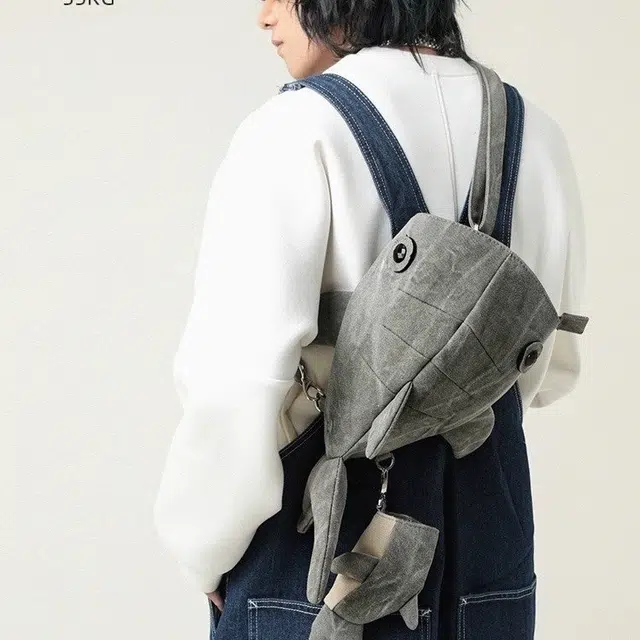 草丛喵喵喵 个性潮流卡通玩偶鲨鱼上课 水洗帆布 双肩包 男女同款情侣款 灰色
