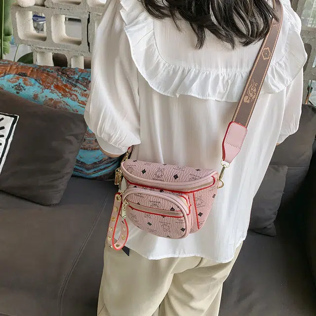 草丛喵喵喵 休闲经典时尚百搭潮流 尼龙布 胸包 男女同款情侣款 黑色