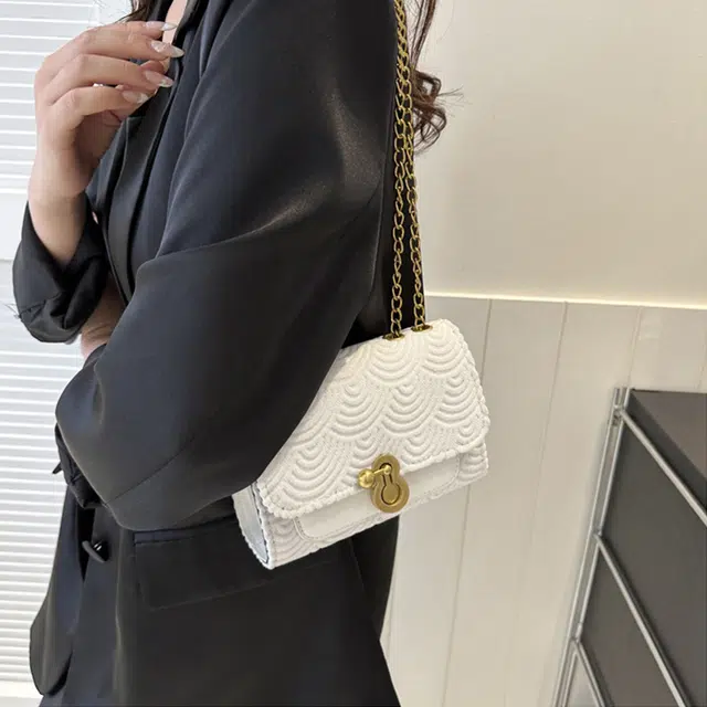 草丛喵喵喵 潮流百搭女款小方包 简约小众设计时尚 质感链条单肩斜挎包纯色锁扣 绒面革 常规 黑色/白色/粉色