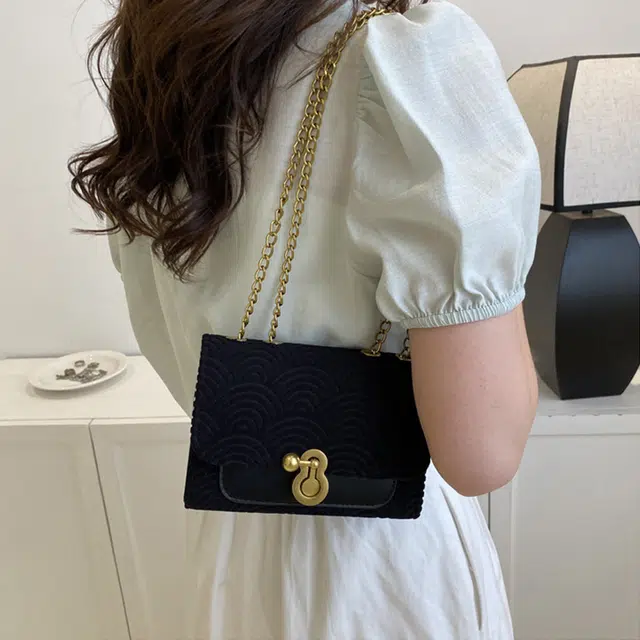草丛喵喵喵 潮流百搭女款小方包 简约小众设计时尚 质感链条单肩斜挎包纯色锁扣 绒面革 常规 黑色/白色/粉色