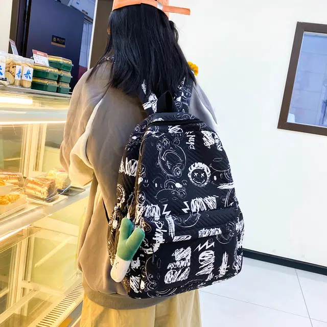 草丛喵喵喵 涂鸦漫画潮酷时尚潮流初高中生出行通勤大容量 尼龙 双肩包 常规 男女同款情侣款 黑配白/白配黑/白配棕/黑配蓝/蓝配白