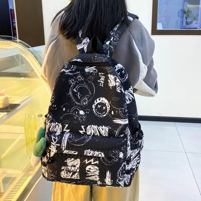 草丛喵喵喵 涂鸦漫画潮酷时尚潮流初高中生出行通勤大容量 尼龙 双肩包 常规 男女同款情侣款 黑配白/白配黑/白配棕/黑配蓝/蓝配白