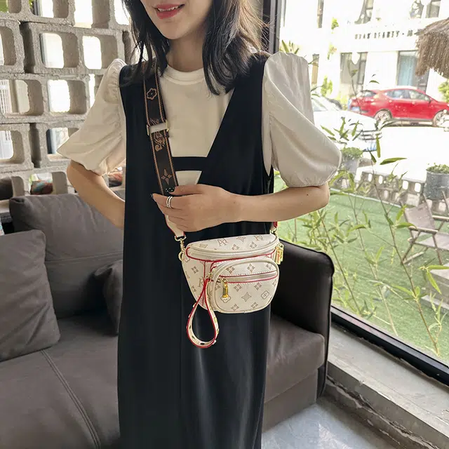 草丛喵喵喵 休闲经典时尚百搭潮流 尼龙布 胸包 男女同款情侣款 黑色