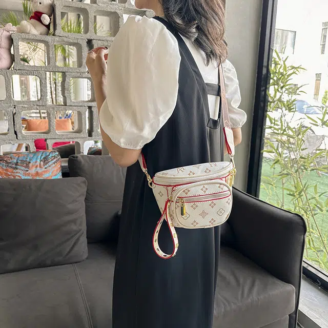 草丛喵喵喵 休闲经典时尚百搭潮流 尼龙布 胸包 男女同款情侣款 黑色