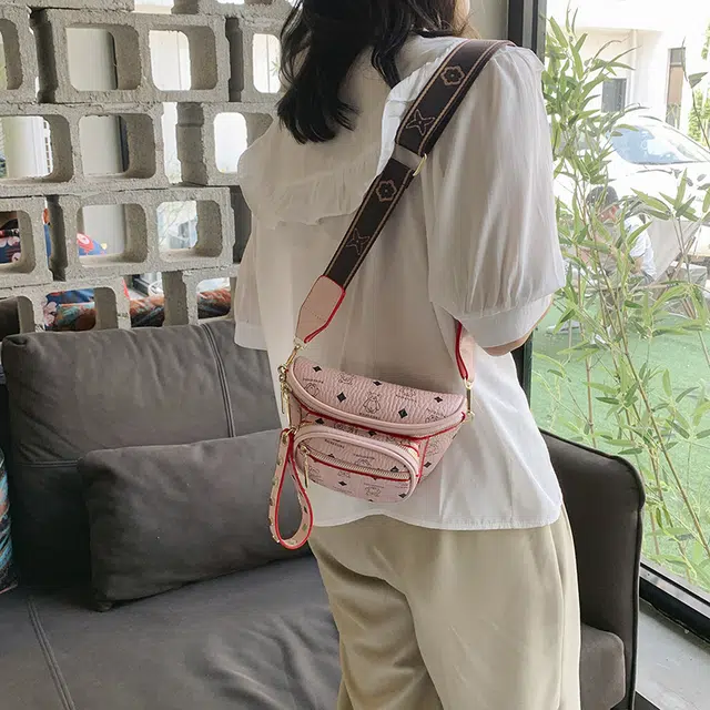草丛喵喵喵 休闲经典时尚百搭潮流 尼龙布 胸包 男女同款情侣款 黑色