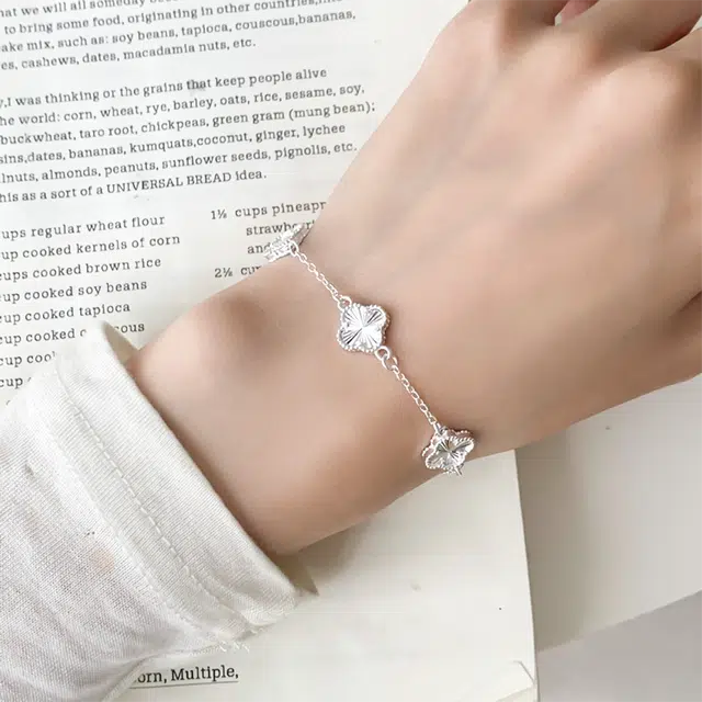 925