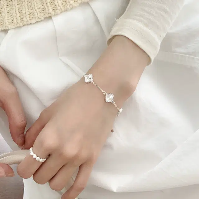 925