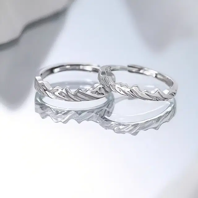 925