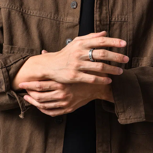 925