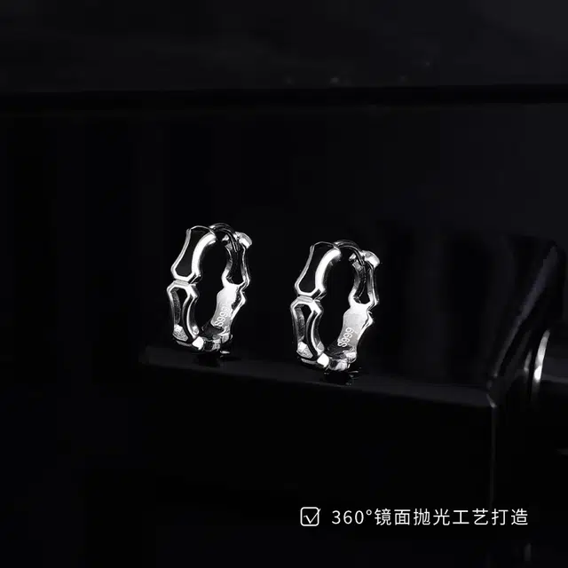 999
