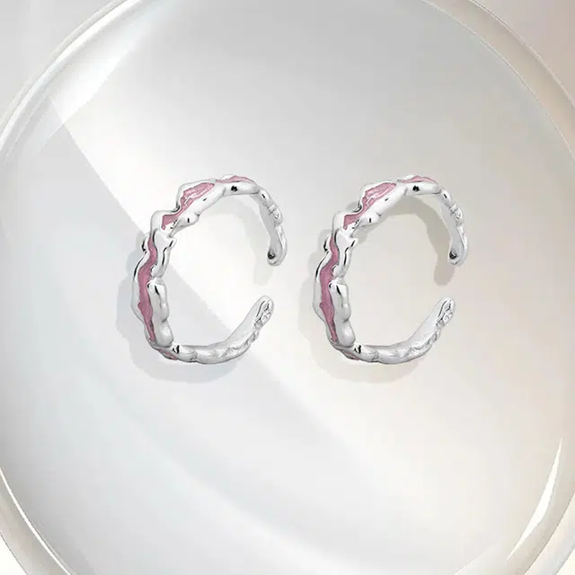925