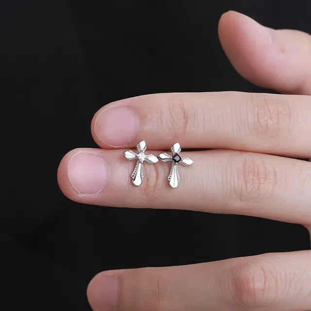 925