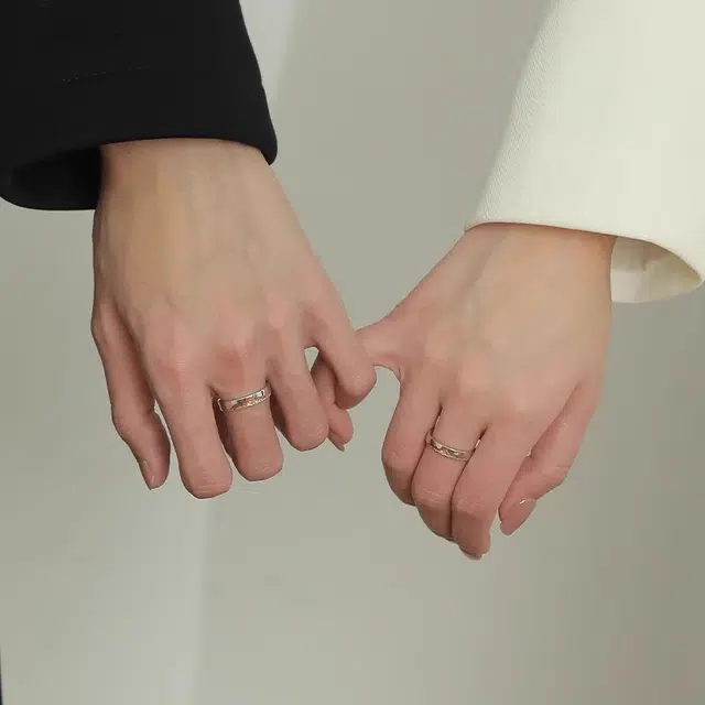 925