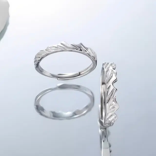925