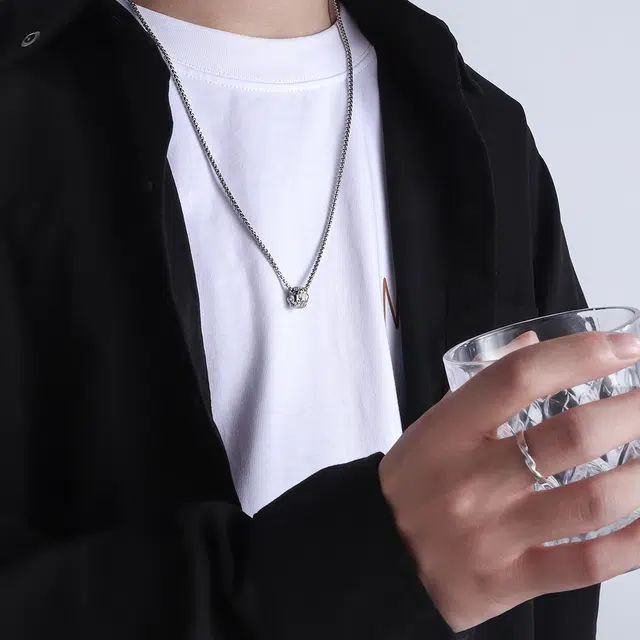 925