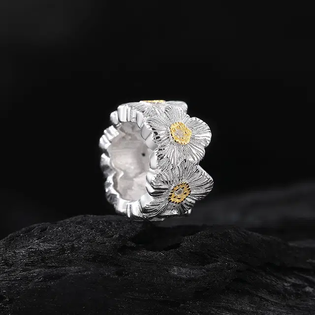925