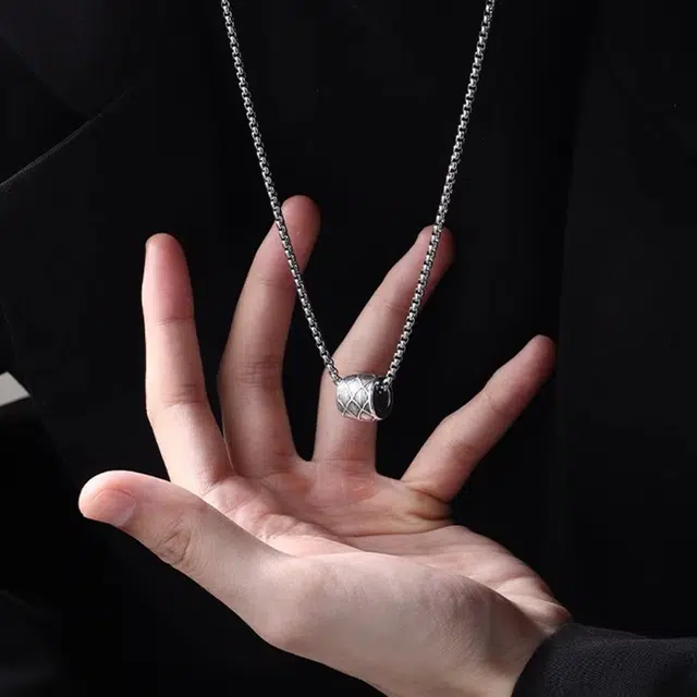 925