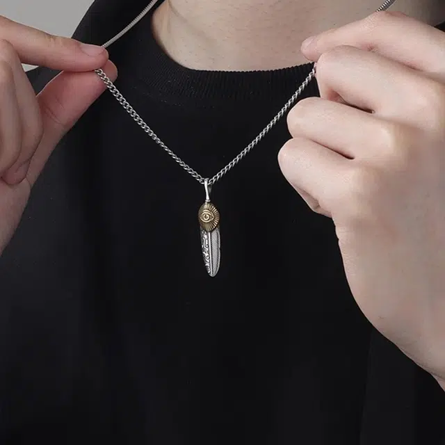 925