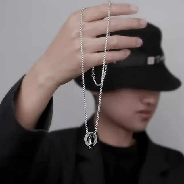 永恒旋律 胜利星芒 追光者双环吊坠 个性百搭嘻哈街头高级感毛衣链 潮酷设计送礼男生纪念日生日情侣配饰 锆石 钛钢 项链 男款