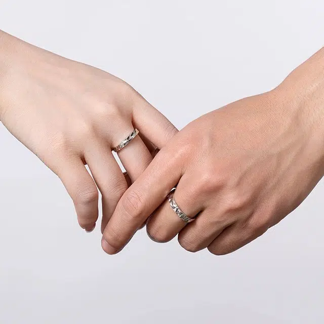 925