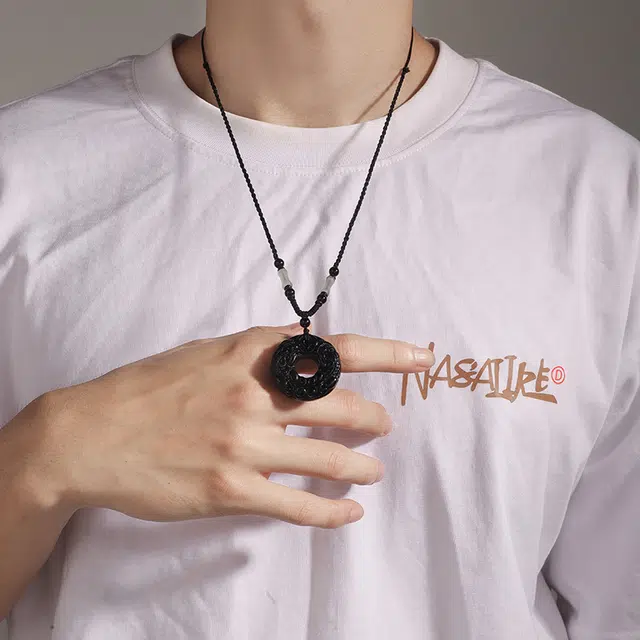 永恒旋律 招财纳福 玉龙貔貅平安扣转运吊坠 新中式小众国风简约高级感设计 日常通勤经典百搭个性时尚 可调节毛衣链好运 黑曜石 项链 男款