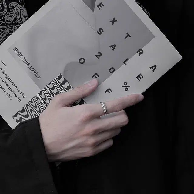 925
