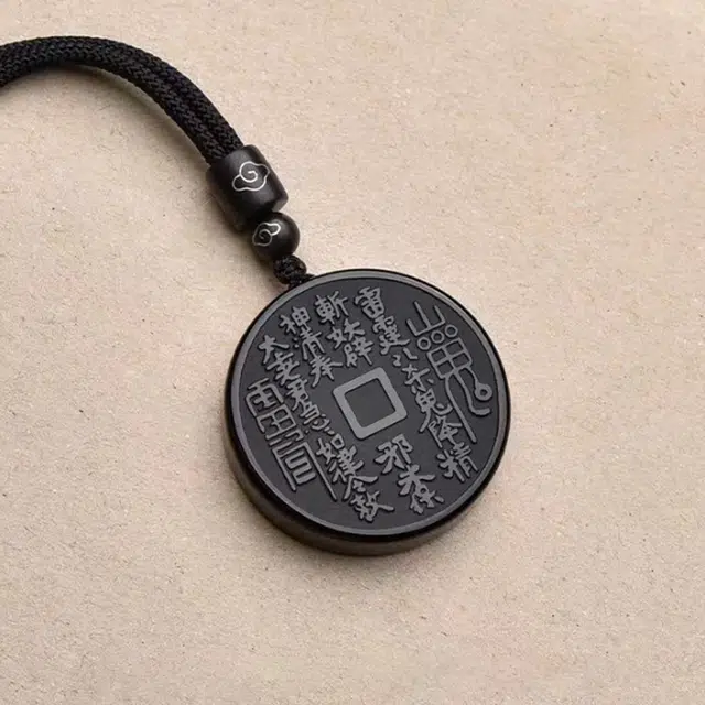 永恒旋律 诸事顺遂 山鬼花钱铜钱吊坠 新中式小众简约高级复古风设计 招财纳福平安顺遂个性时尚 可调节毛衣链 好运天然 黑曜石 项链 男款