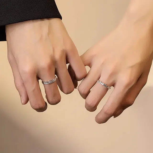 925