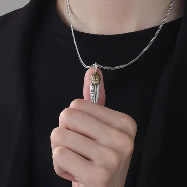 925