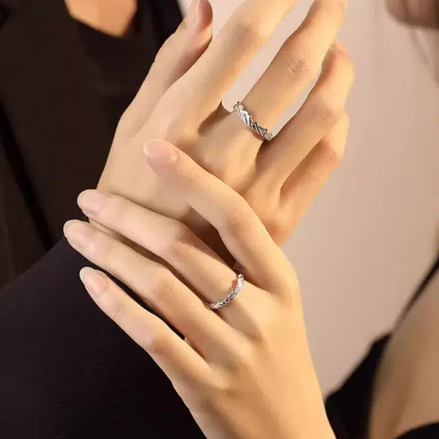 925