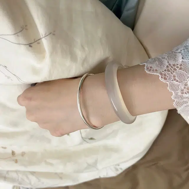 银色饰界 荔枝冻白月光一步一响 新中式小众高级气质 清透淡雅 古风国潮旗袍贵妃镯 玉髓 玉石手镯 女款
