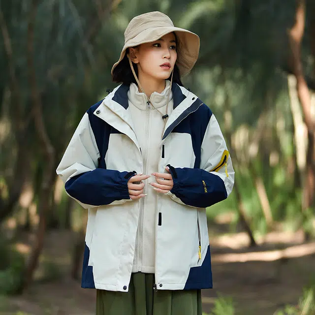 木清清 美式机能风拼接色可拆卸帽户外三合一防风防水登山冲锋茄克夹克外套 女款