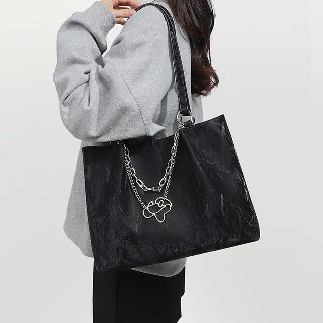 COMELY Tote