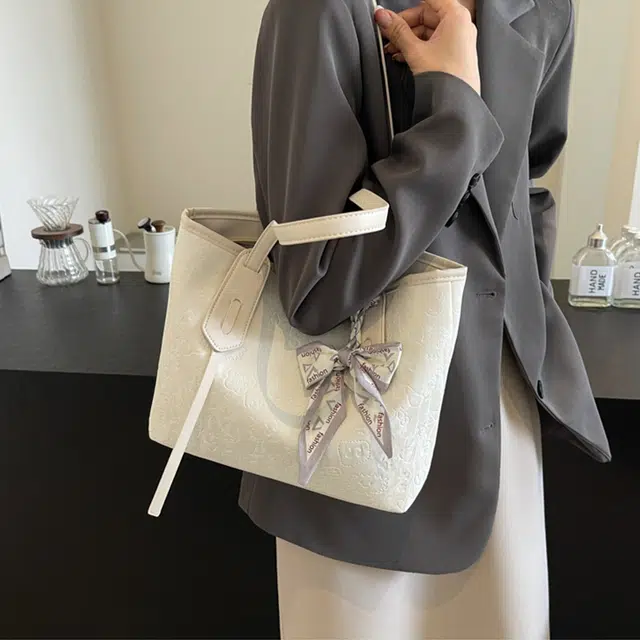 COMELY Tote