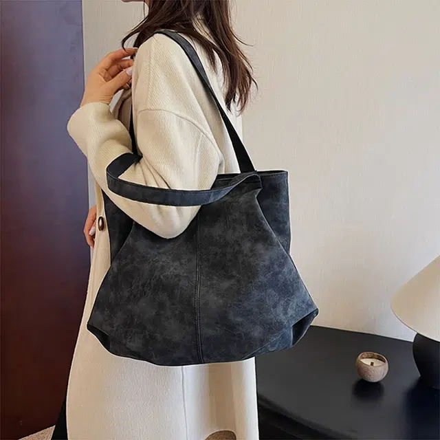 COMELY Tote