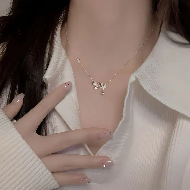 925