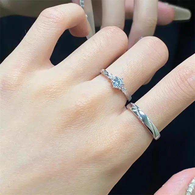 925