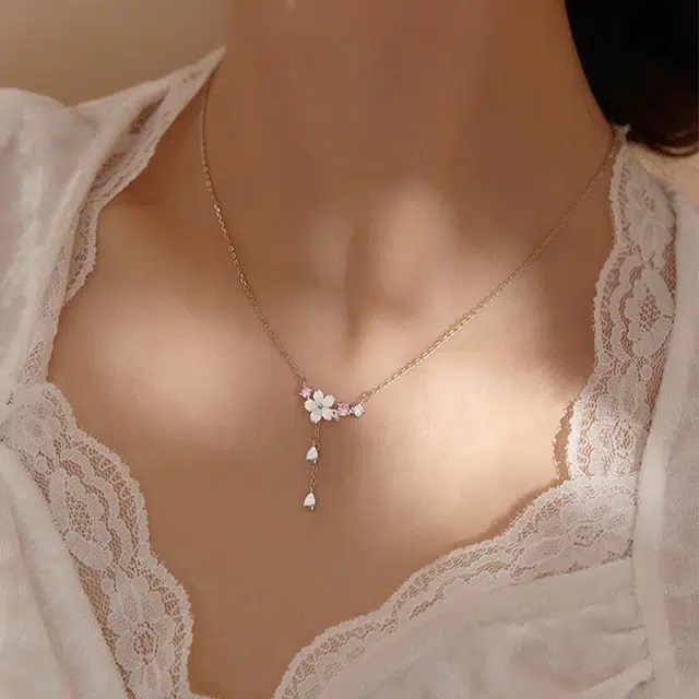 925