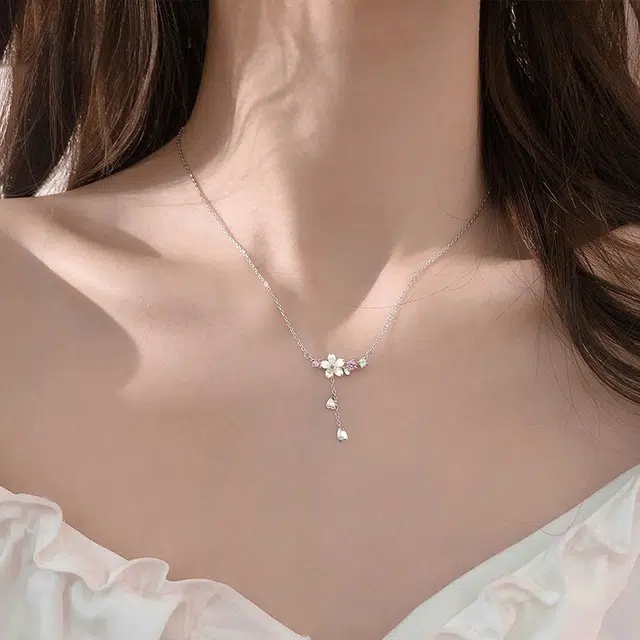 925