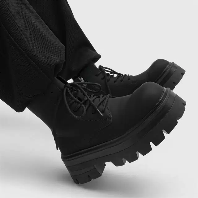 Dounkol Matte Leather Platform Lace-up Boots