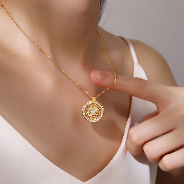 925