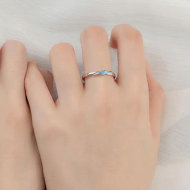 925