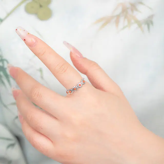 925