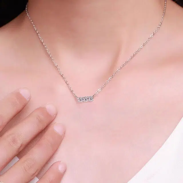 925