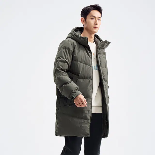 特步 综训系列 舒适休闲纯色简约连帽中长款羽绒服 男款 亚墨绿