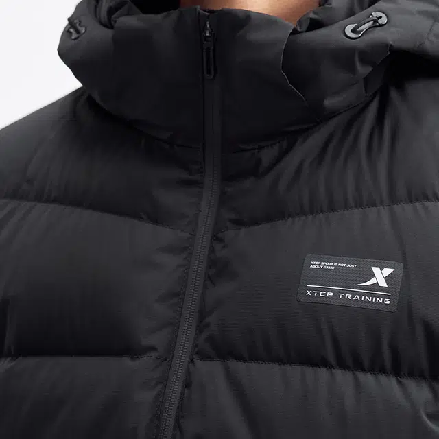 特步 综训系列 纯色拉链连帽舒适透气百搭休闲羽绒服 男款 正黑色
